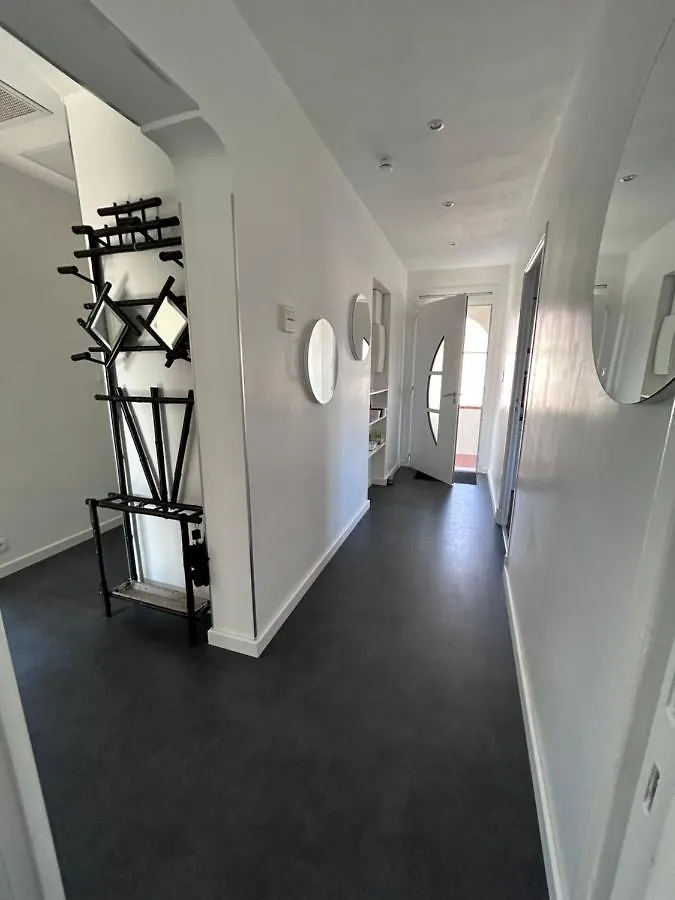 Superbe Appartement Dans Villa Saint-Laurent-du-Var Apartment