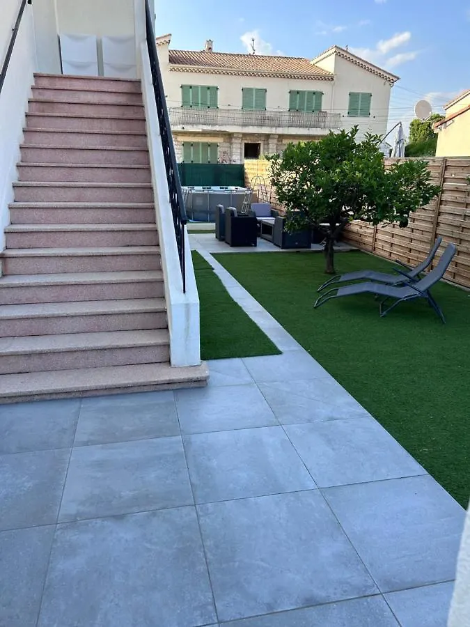 Apartment Superbe Appartement Dans Villa Saint-Laurent-du-Var